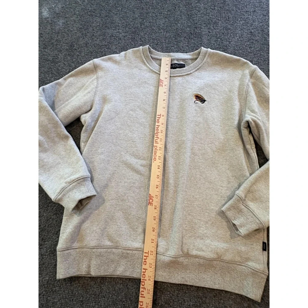 Makia Sweater Mens Medium Embroidered Fly Fishing Crewneck‎ Pullover Helsinki